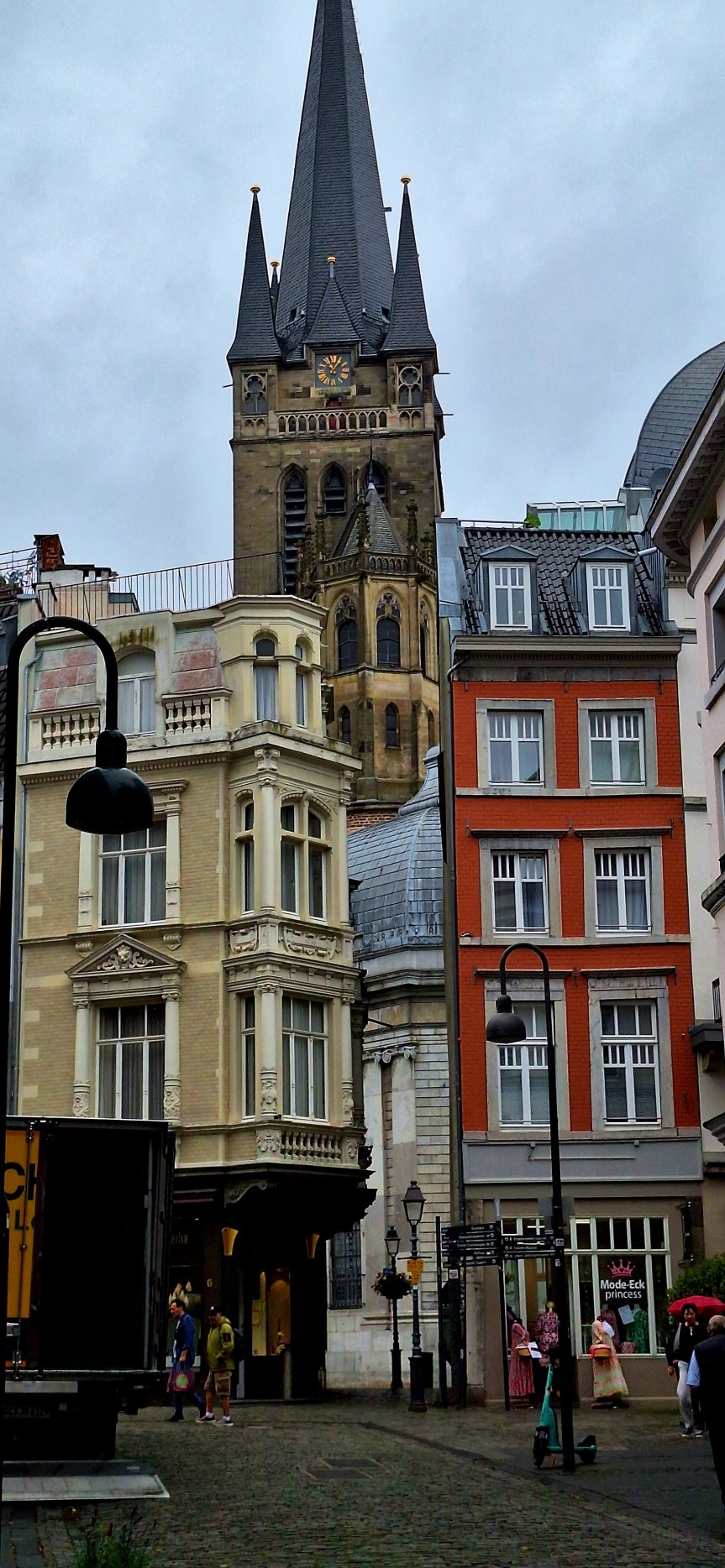 Elisenbrunnen, Dom und Buchhandlungen: Aachener&nbsp;Entdeckungstour